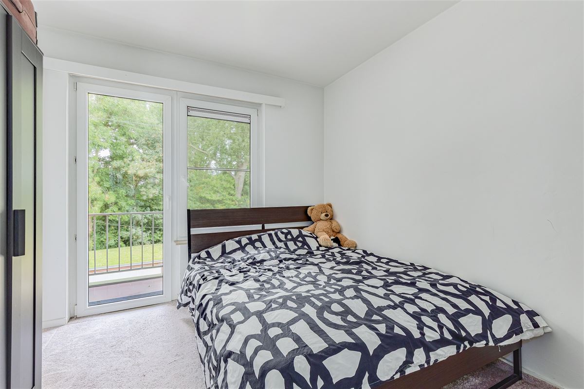 Ruim appartement met 2 slpk + terras te koop in Mortsel
