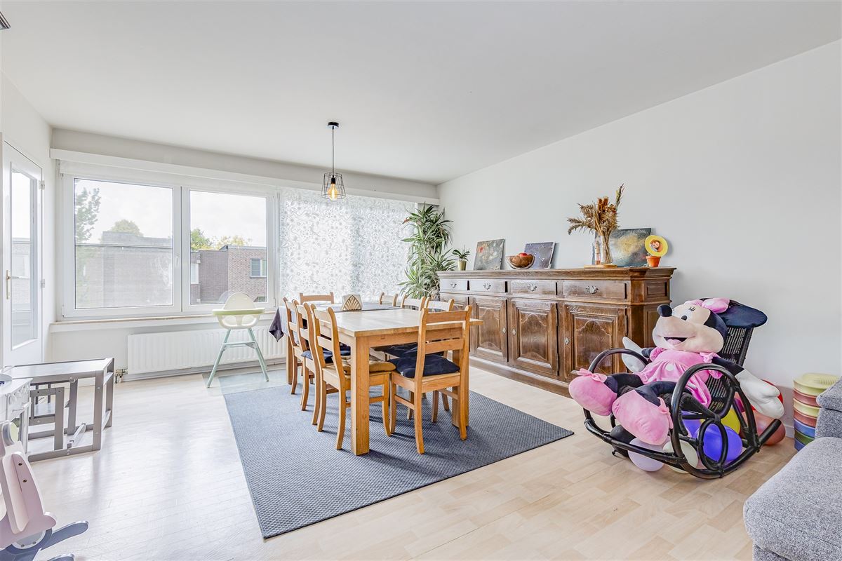 Ruim appartement met 2 slpk + terras te koop in Mortsel