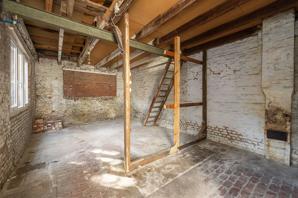 Te renoveren woning met opslagruimte in Mechelen