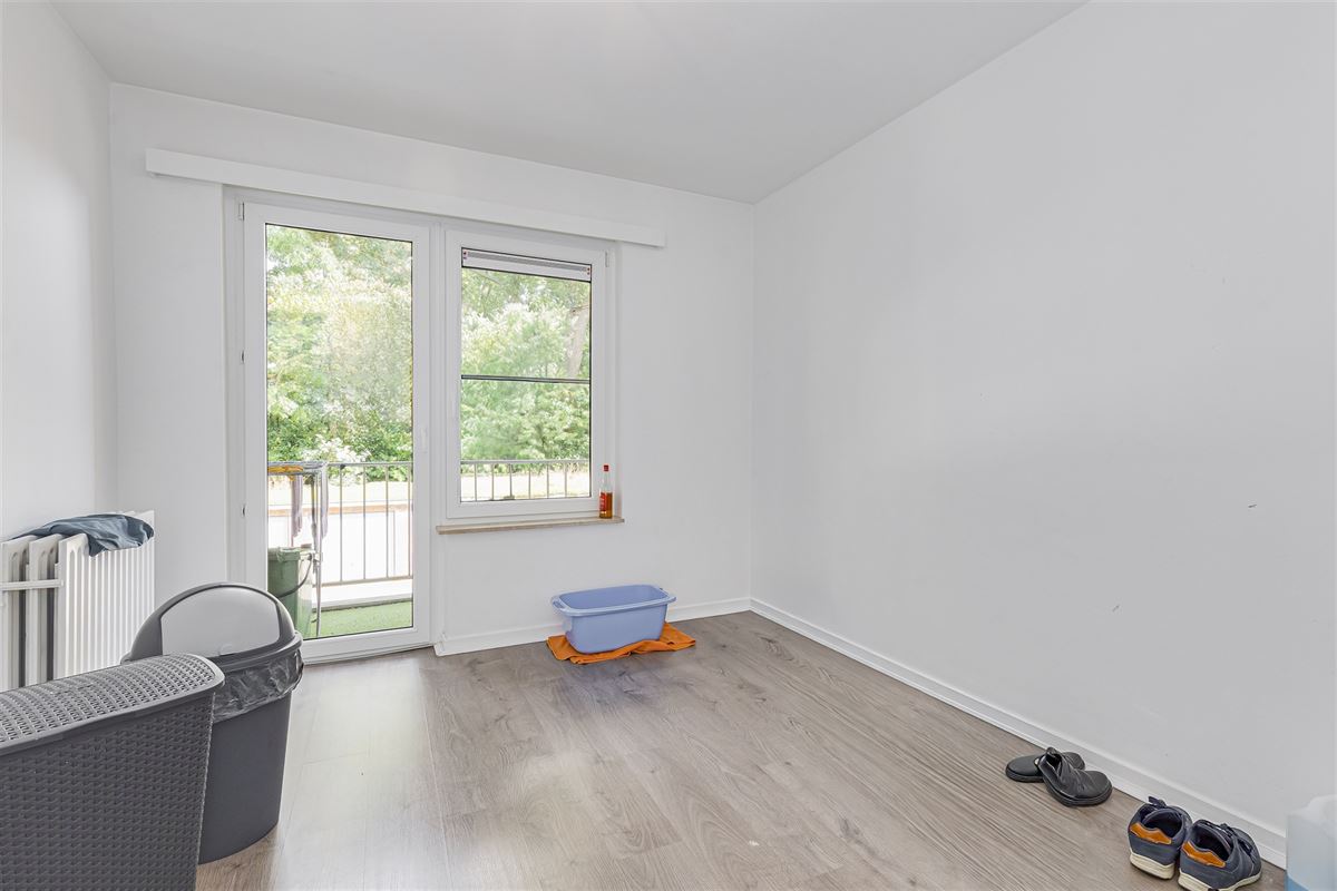 Ruim appartement met 2 slpk + terras te koop in Mortsel
