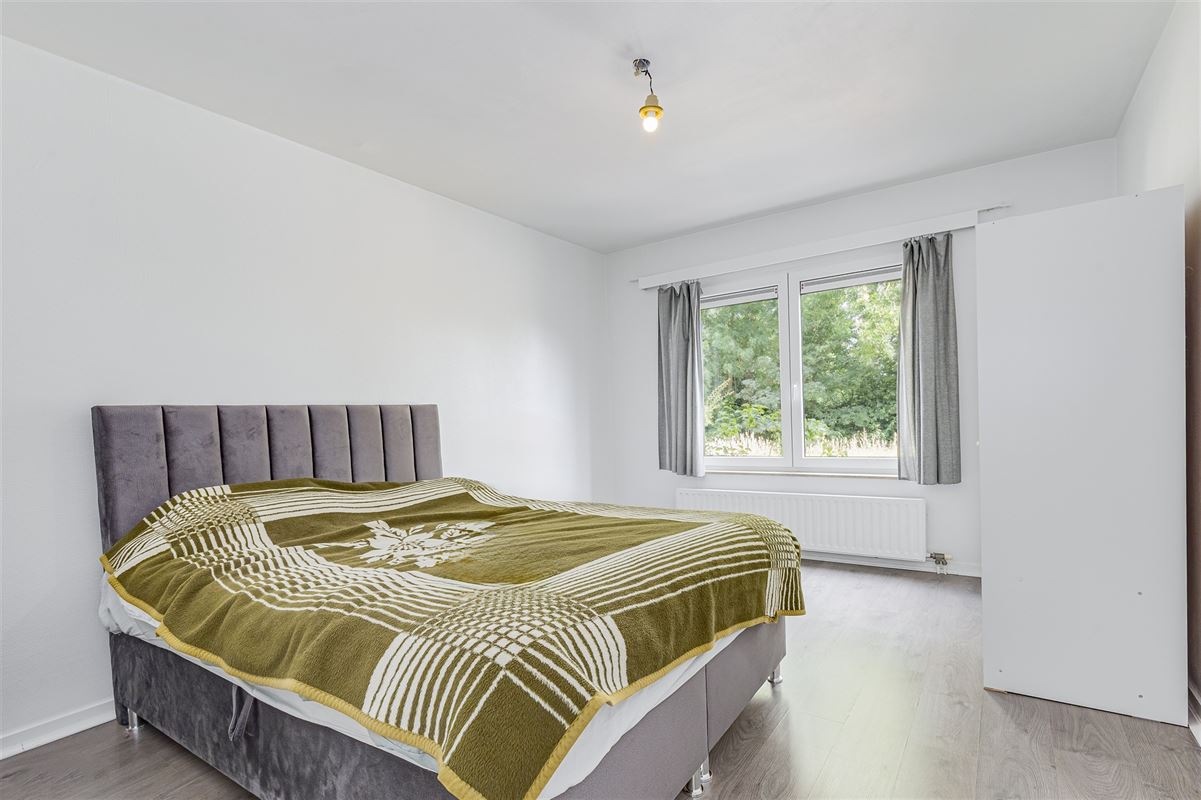 Ruim appartement met 2 slpk + terras te koop in Mortsel