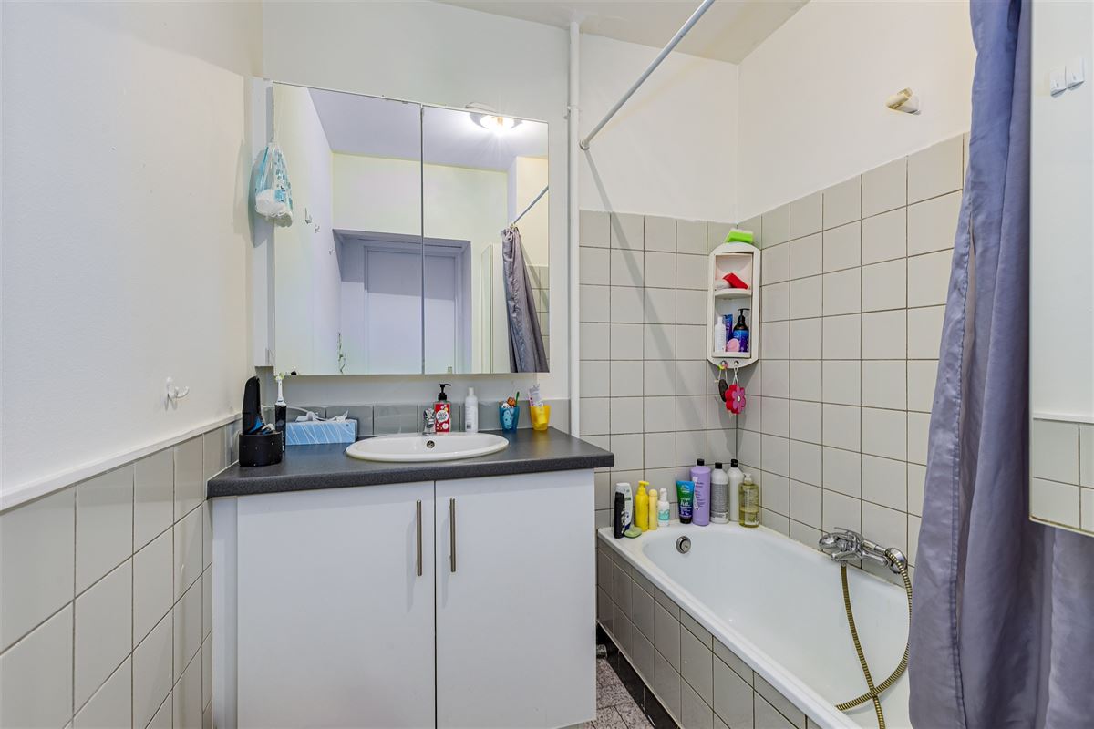 Ruim appartement met 2 slpk + terras te koop in Mortsel