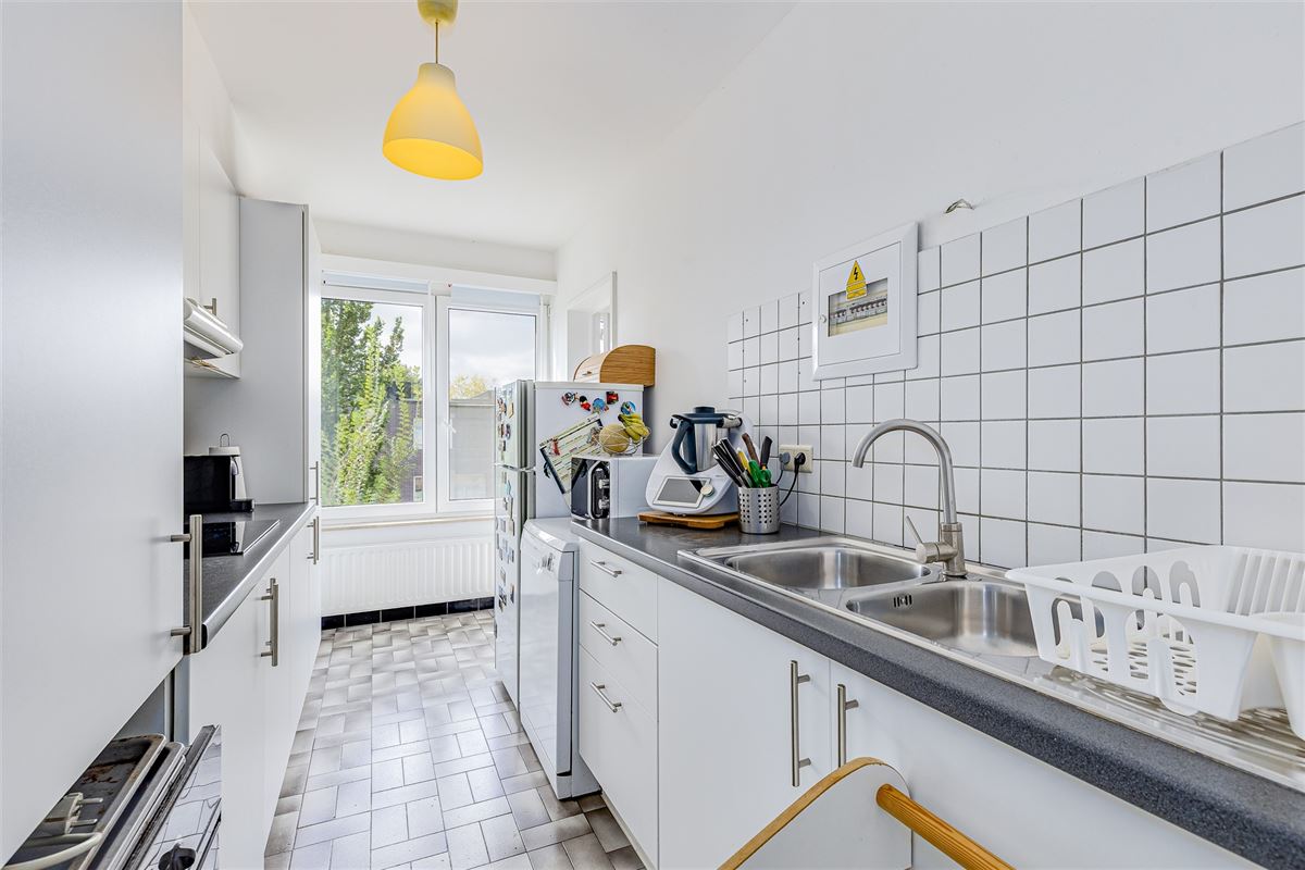 Ruim appartement met 2 slpk + terras te koop in Mortsel