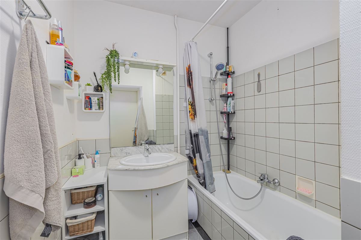 Ruim appartement met 2 slpk + terras te koop in Mortsel