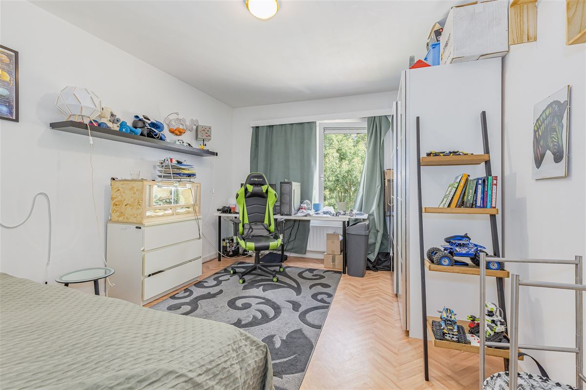 Ruim appartement met 2 slpk + terras te koop in Mortsel
