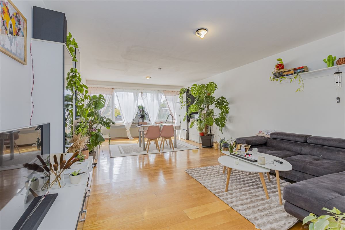 Ruim appartement met 2 slpk + terras te koop in Mortsel
