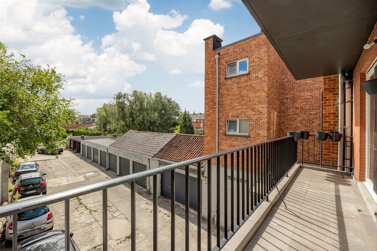 Gerenoveerd appartement met 2 slaapkamers en terras
