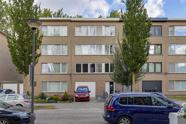 Vergund appartementsgebouw met 3 app en garage in Mortsel