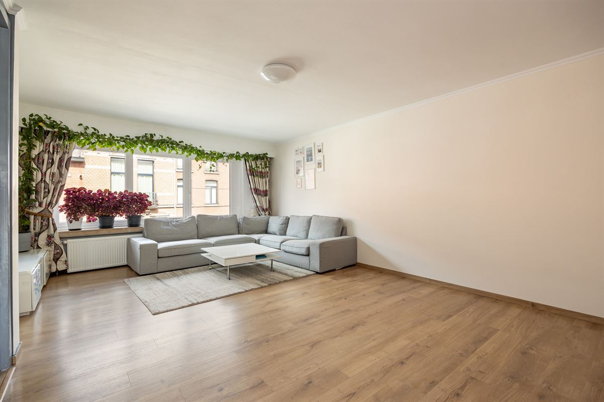 Gerenoveerd appartement met 2 slaapkamers en terras
