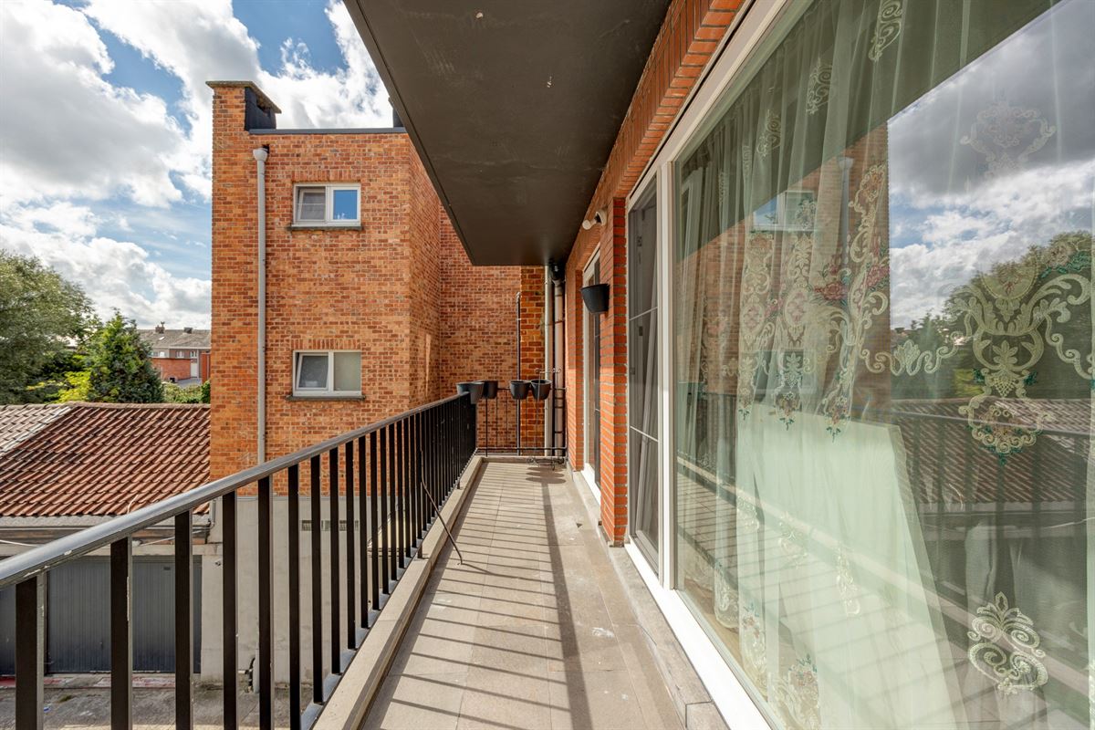 Gerenoveerd appartement met 2 slaapkamers en terras
