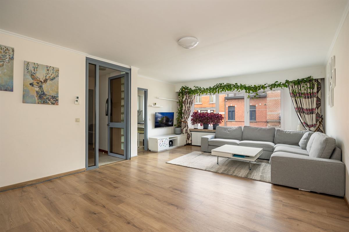 Gerenoveerd appartement met 2 slaapkamers en terras