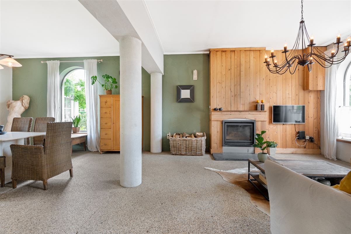 Pure landelijke woning met 3 slpks en mooi bijgebouw.