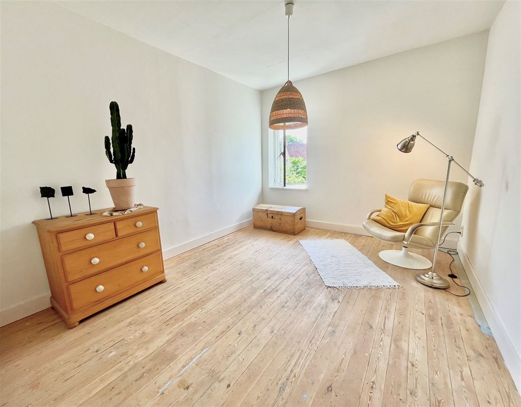 Pure landelijke woning met 3 slpks en mooi bijgebouw.
