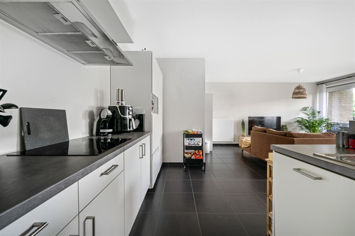 2 slaapkamer appartement met terras + optioneel 2 ondergrondse autostaanplaatsen.