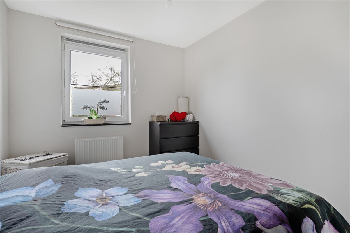 2 slaapkamer appartement met terras + optioneel 2 ondergrondse autostaanplaatsen.