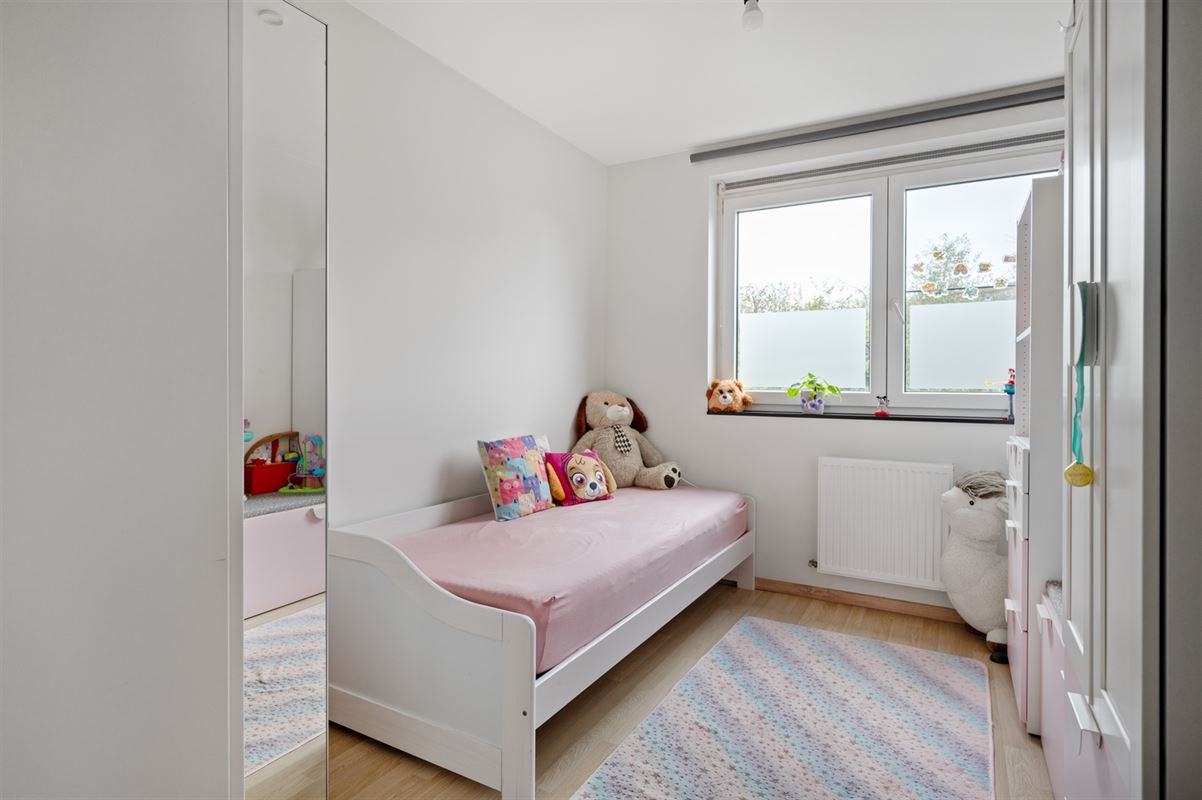 2 slaapkamer appartement met terras + optioneel 2 ondergrondse autostaanplaatsen.