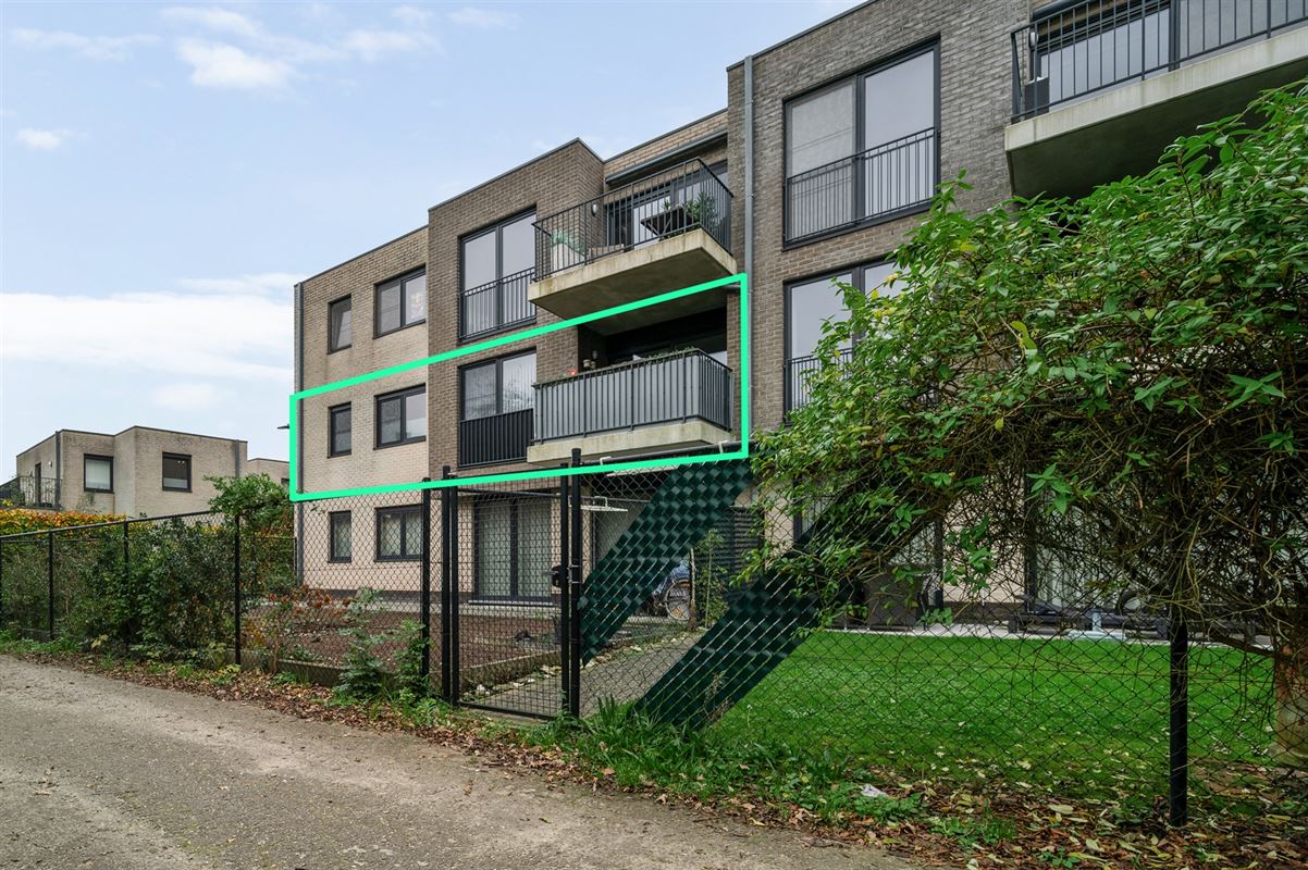 2 slaapkamer appartement met terras + optioneel 2 ondergrondse autostaanplaatsen.