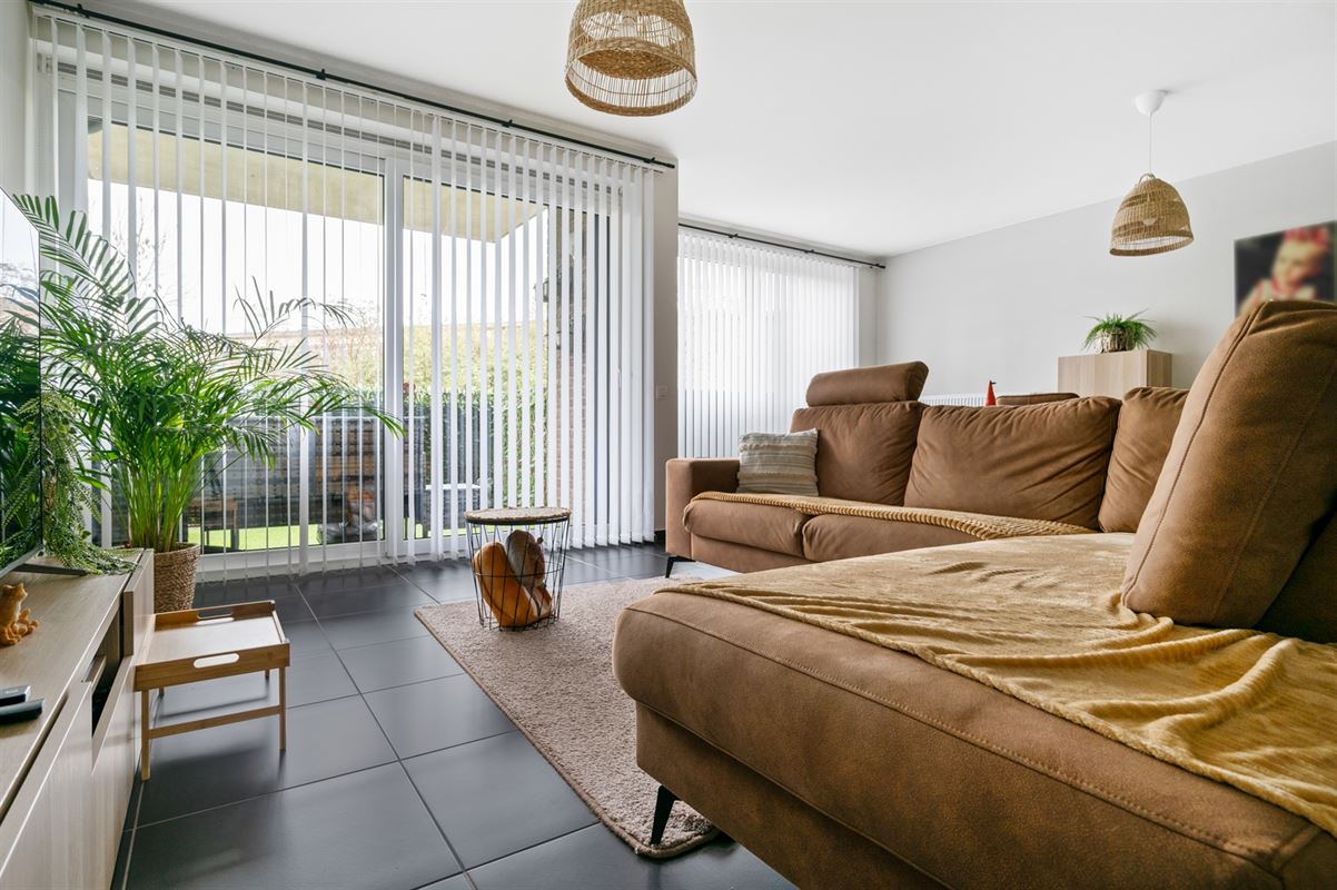 2 slaapkamer appartement met terras + optioneel 2 ondergrondse autostaanplaatsen.