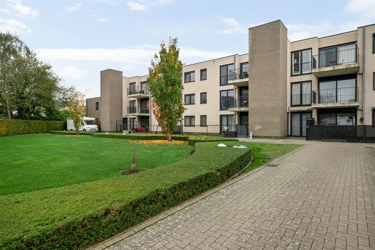 2 slaapkamer appartement met terras + optioneel 2 ondergrondse autostaanplaatsen.