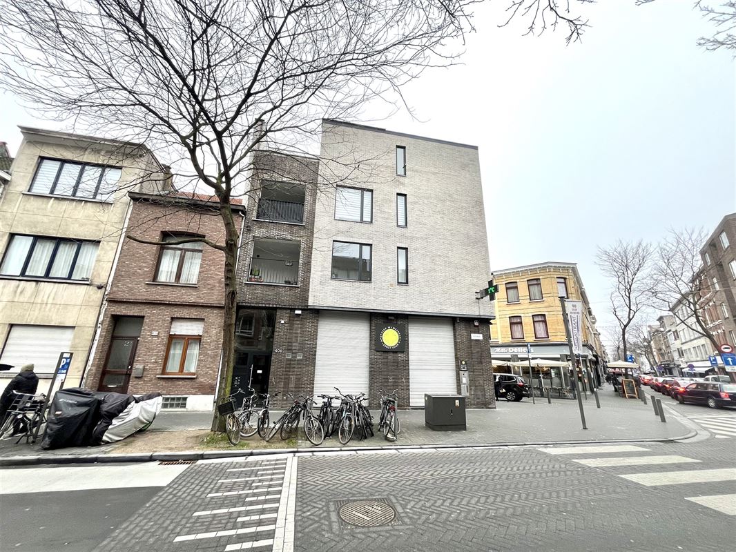Luxueus gerenoveerd 2 slpk appartement met terras.