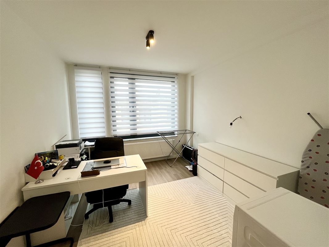Luxueus gerenoveerd 2 slpk appartement met terras.