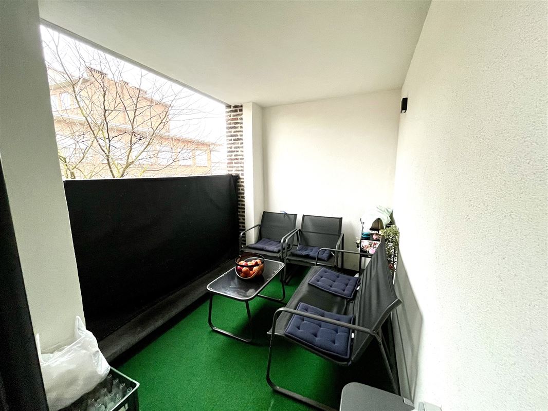 Luxueus gerenoveerd 2 slpk appartement met terras.