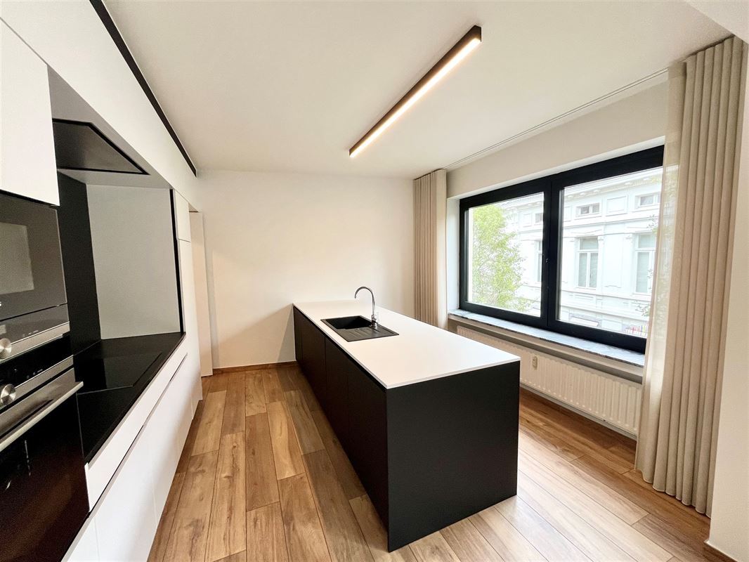 Luxueus 3 +1 slaapkamer appartement met terras.
