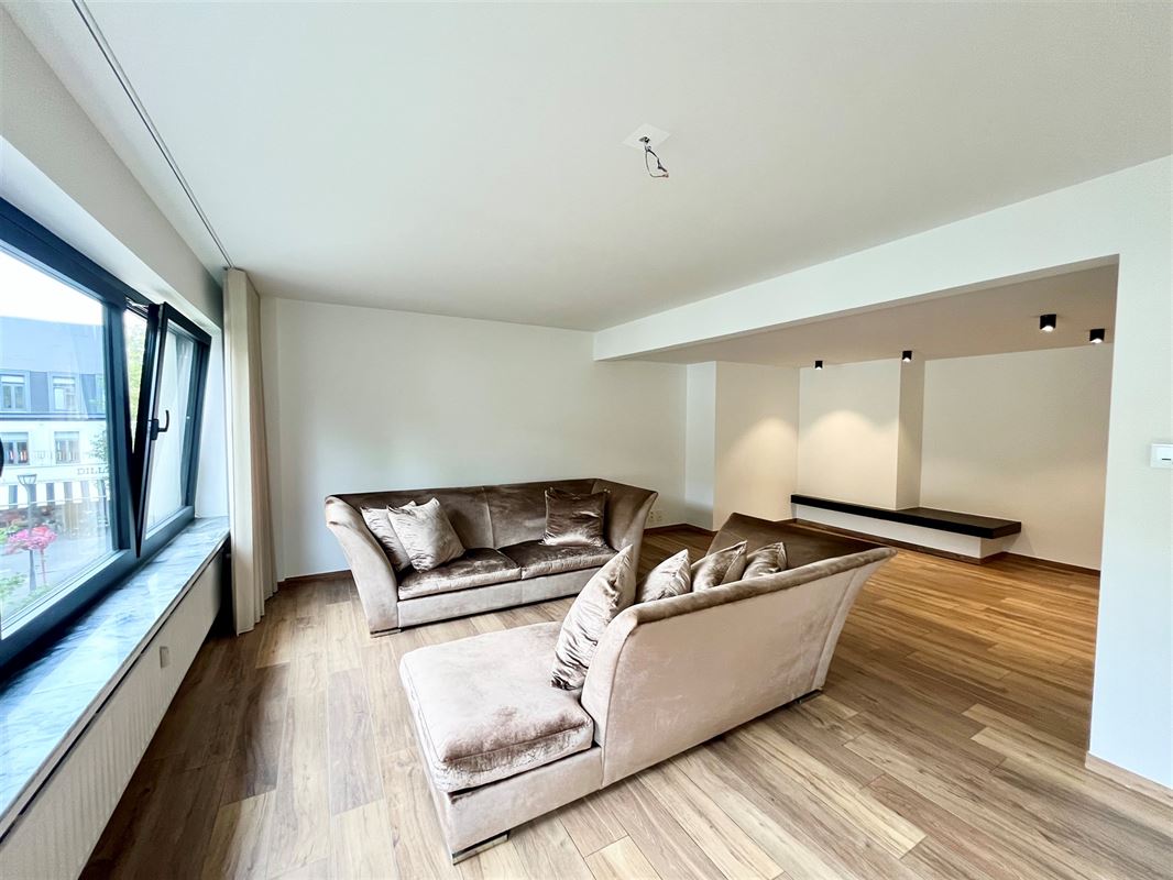 Luxueus 3 +1 slaapkamer appartement met terras.