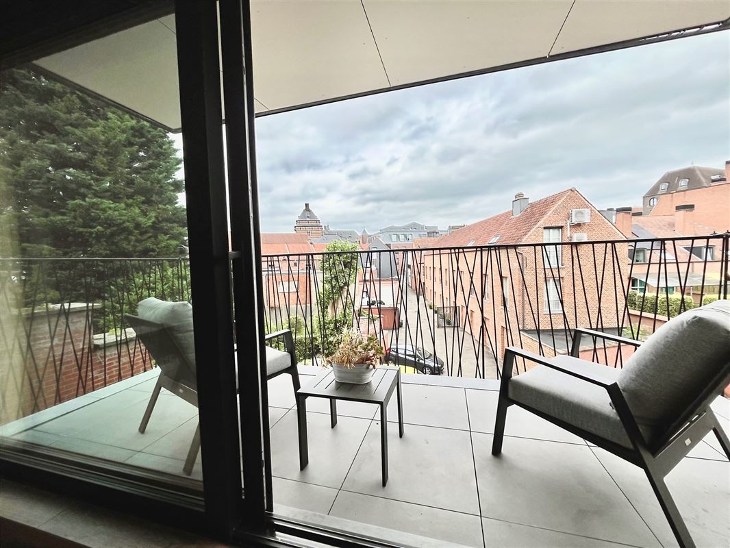 Luxueus 3 +1 slaapkamer appartement met terras.