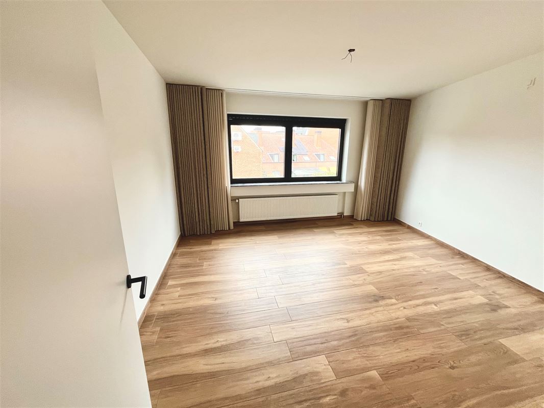 Luxueus 3 +1 slaapkamer appartement met terras.