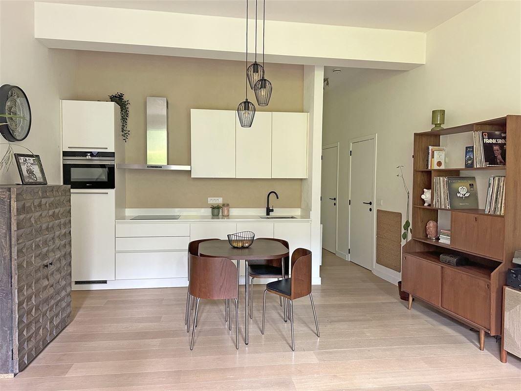 Stijlvol gelijkvloers appartement in unieke setting.