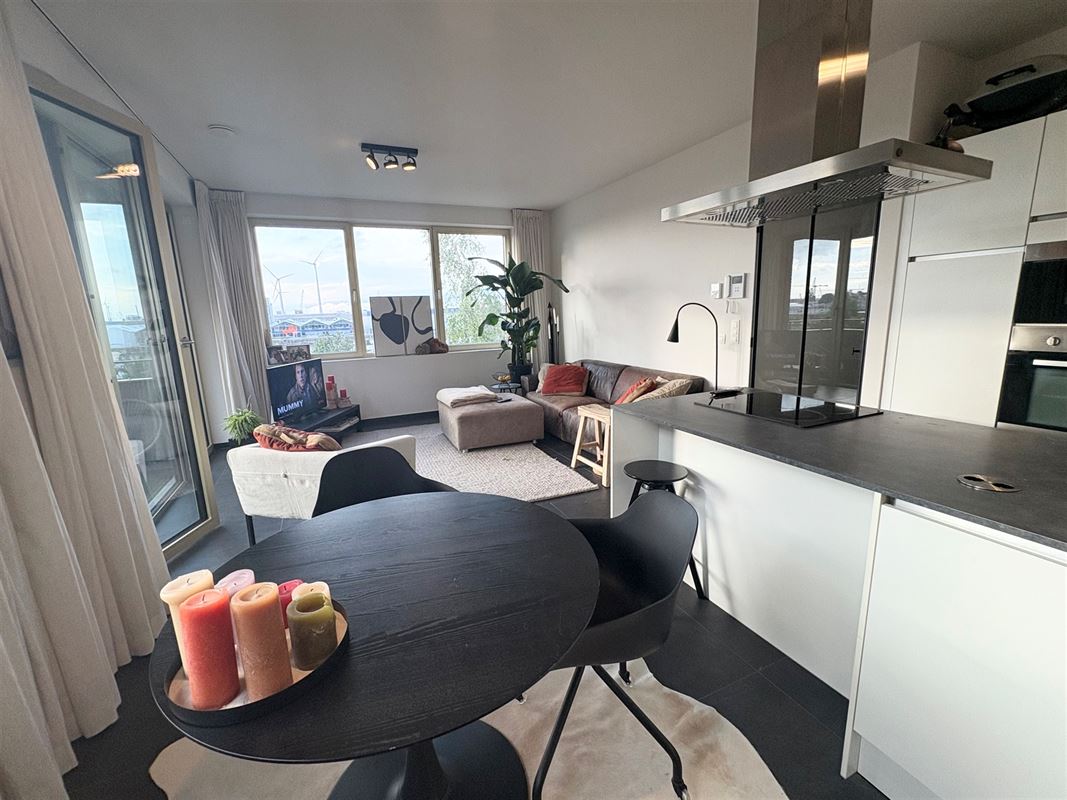 Modern appartement met zicht op het Houtdok en Havenhuis.