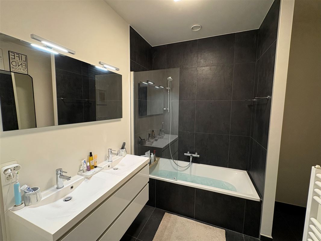 Modern appartement met zicht op het Houtdok en Havenhuis.