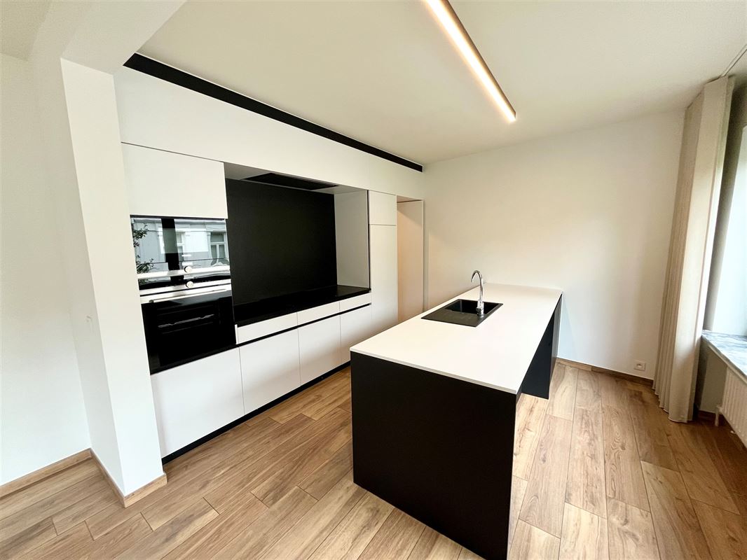 Luxueus 3 +1 slaapkamer appartement met terras.