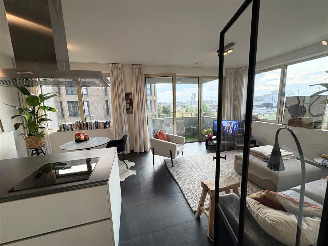 Modern appartement met zicht op het Houtdok en Havenhuis.