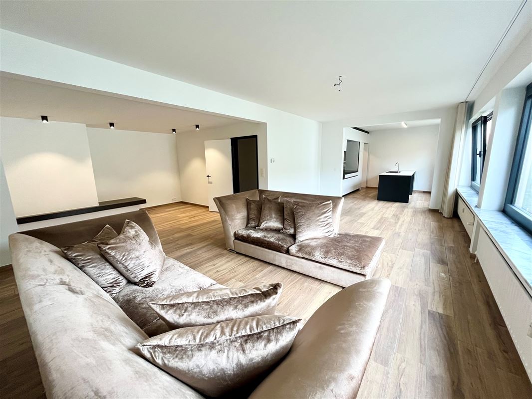 Luxueus 3 +1 slaapkamer appartement met terras.