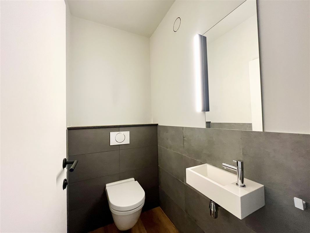 Luxueus 3 +1 slaapkamer appartement met terras.