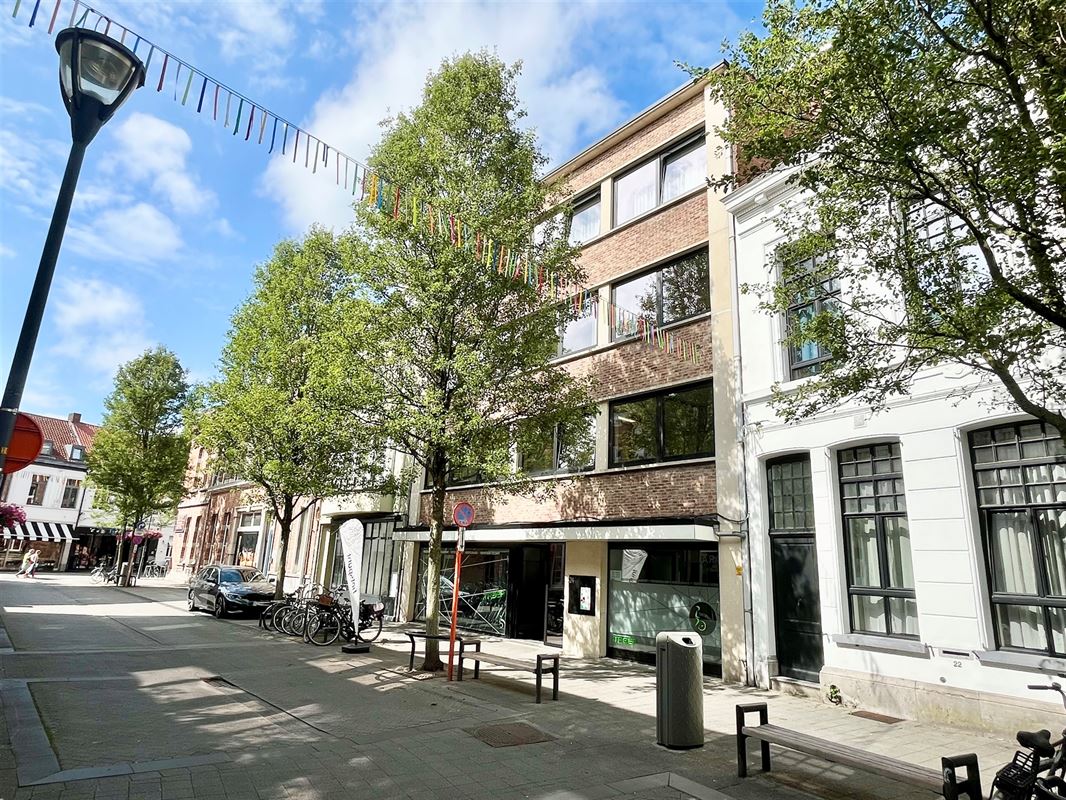 Luxueus 3 +1 slaapkamer appartement met terras.