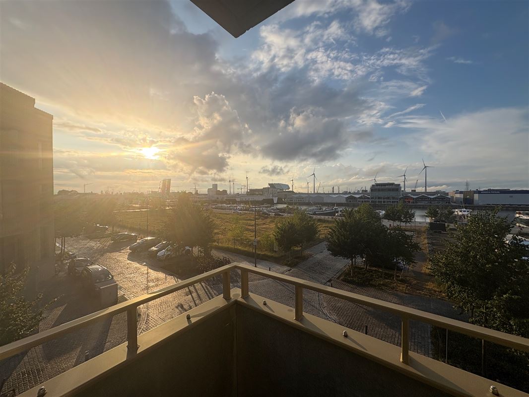 Modern appartement met zicht op het Houtdok en Havenhuis.