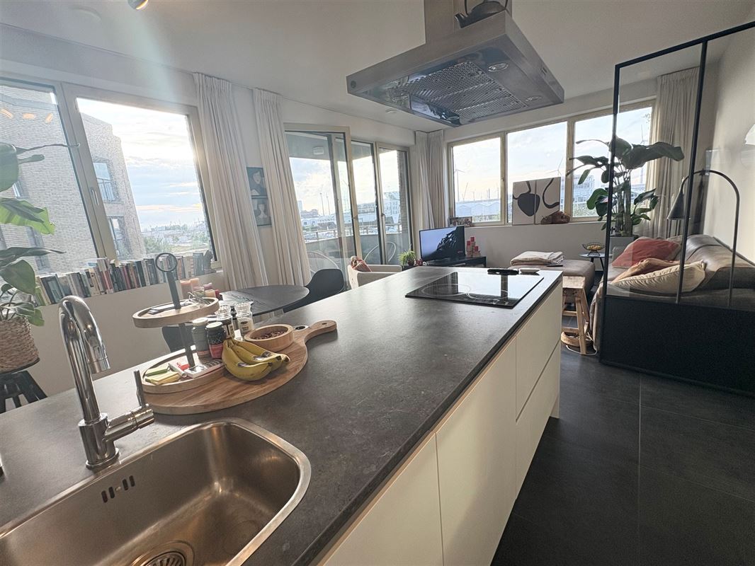 Modern appartement met zicht op het Houtdok en Havenhuis.