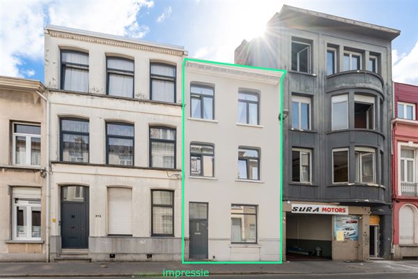 Huis met 5 slaapkamers en tuin, verder af te werken naar eigen smaak..