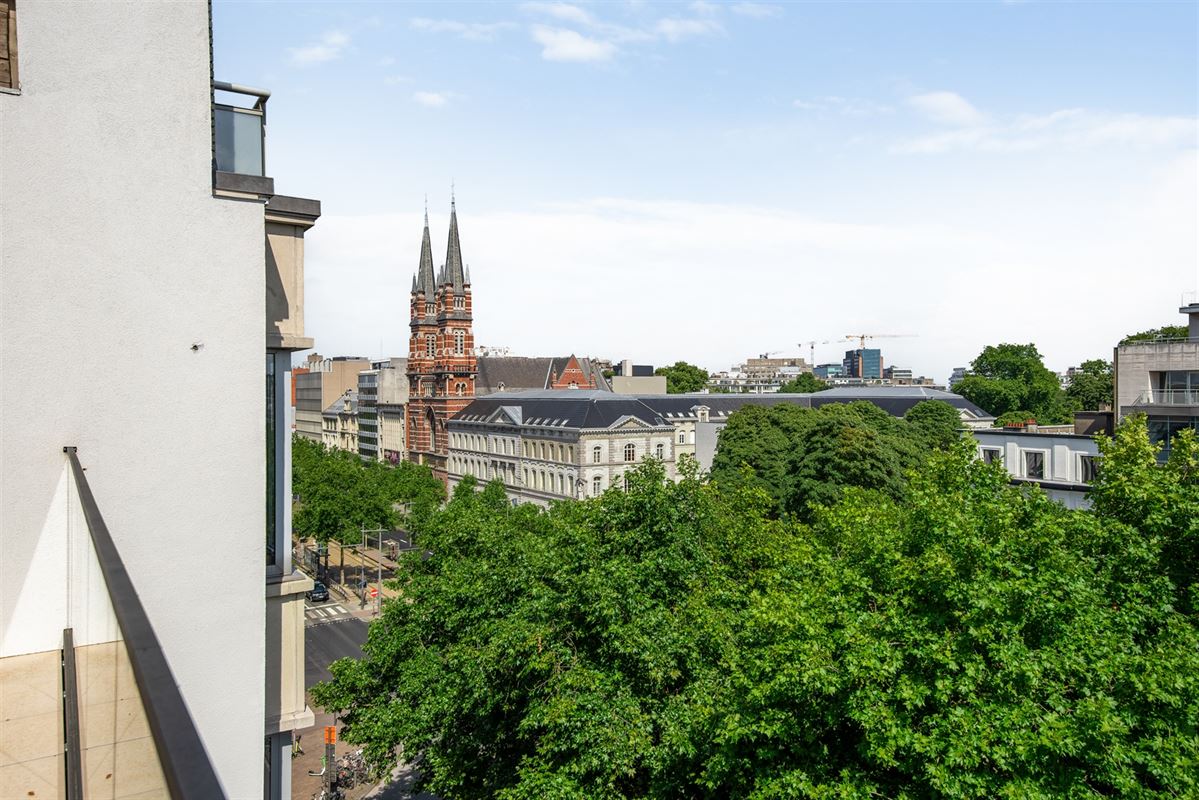 Duplex of triplex penthouse met 3 terrassen en 2 tot 3 slaapkamers.
