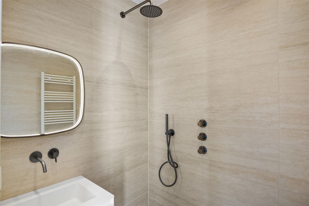 Duplex of triplex penthouse met 3 terrassen en 2 tot 3 slaapkamers.