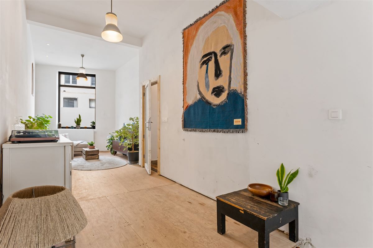 Huis met 5 slaapkamers en tuin, verder af te werken naar eigen smaak..