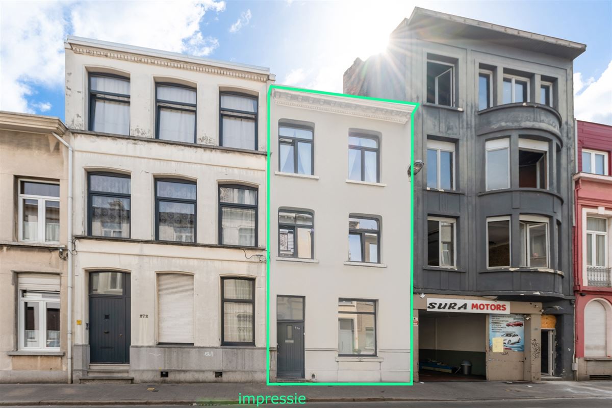 Huis met 5 slaapkamers en tuin, verder af te werken naar eigen smaak..