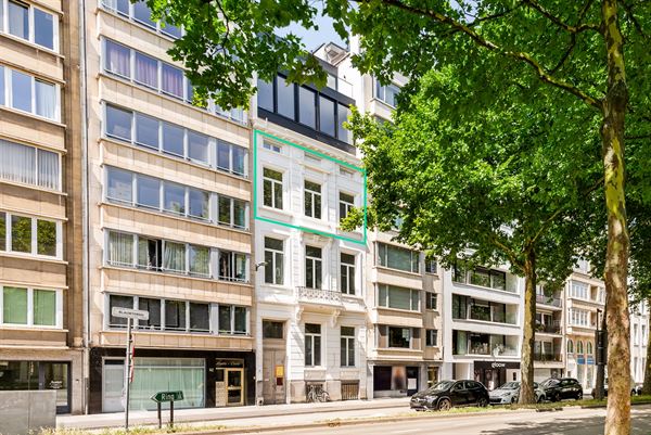 Appartement met 2 slpks op de 2de verdieping met terras op het Westen.