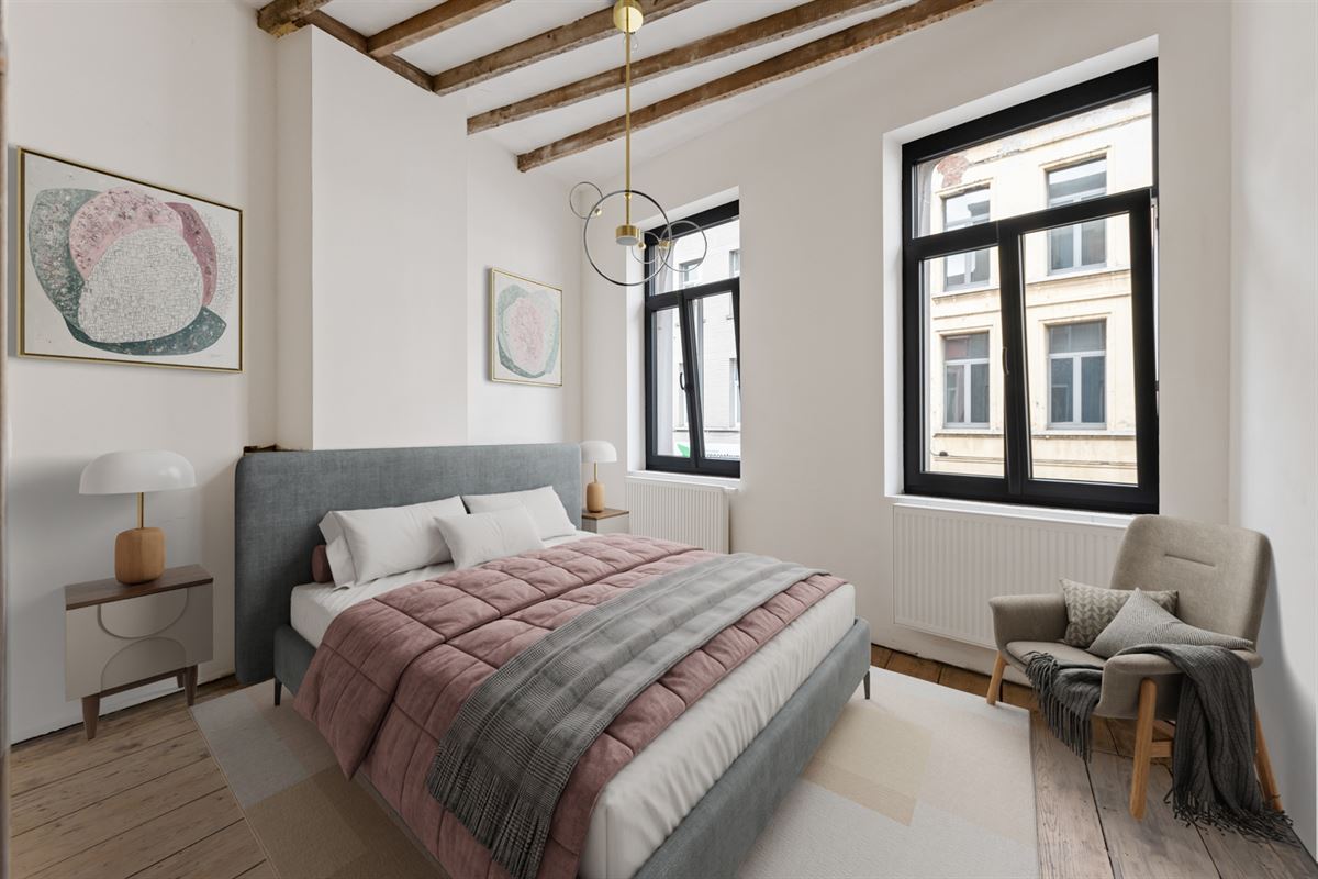 Huis met 5 slaapkamers en tuin, verder af te werken naar eigen smaak..