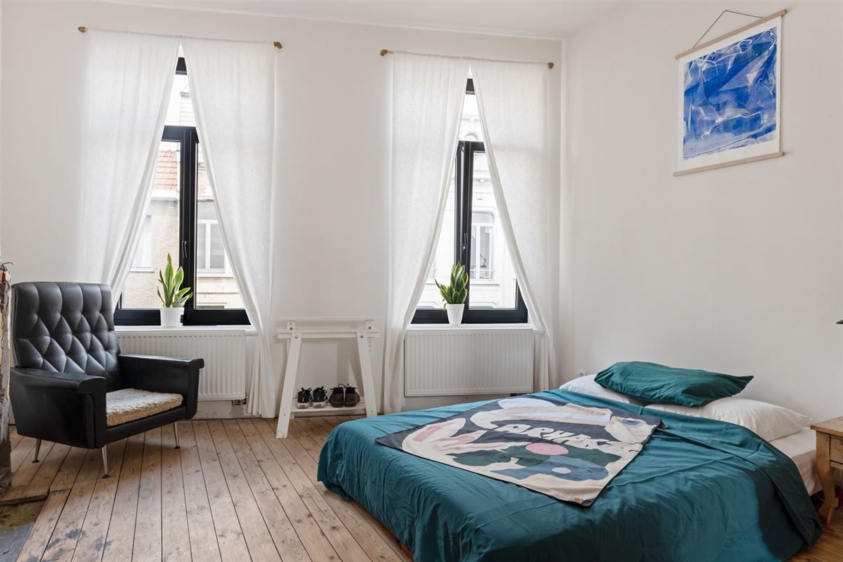 Huis met 5 slaapkamers en tuin, verder af te werken naar eigen smaak..