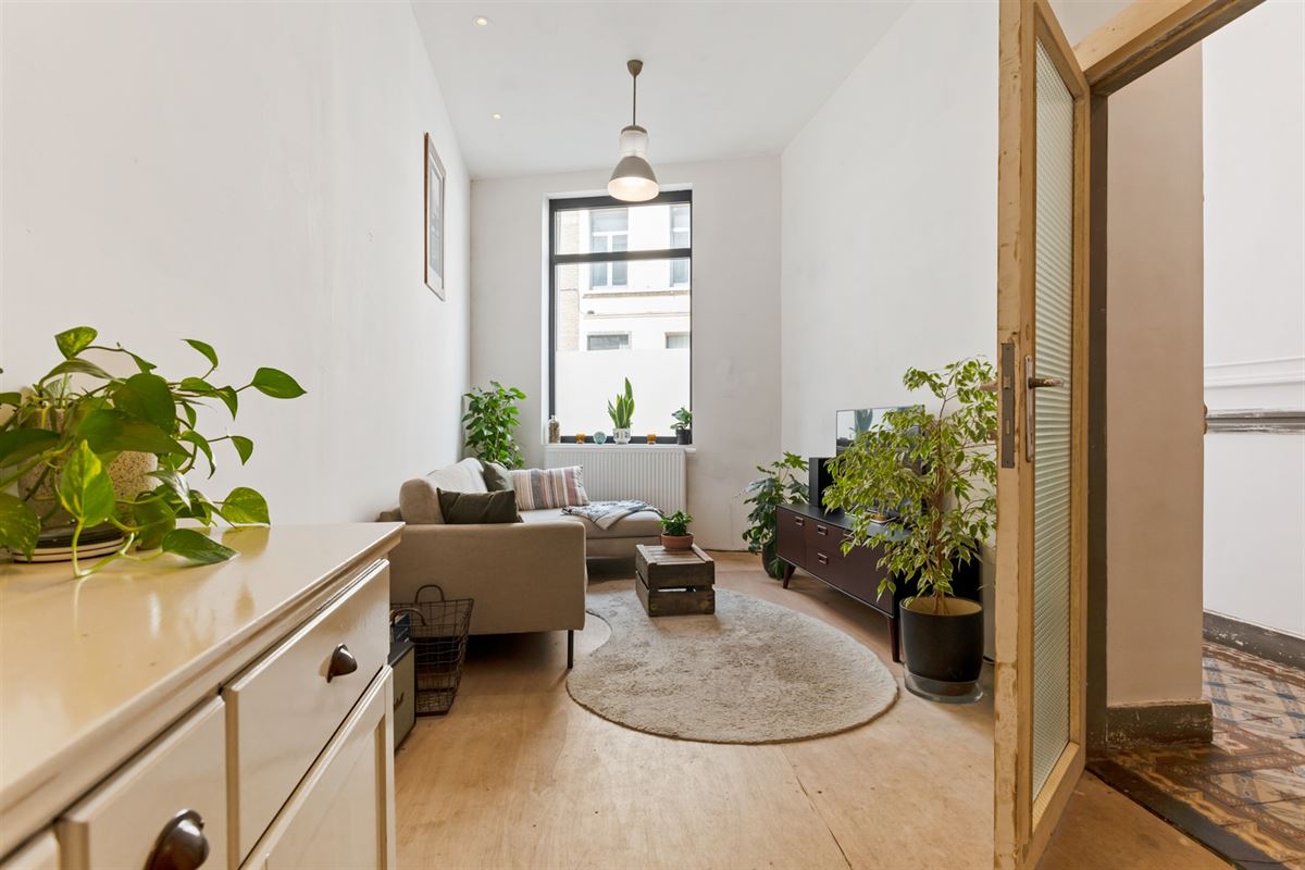 Huis met 5 slaapkamers en tuin, verder af te werken naar eigen smaak..