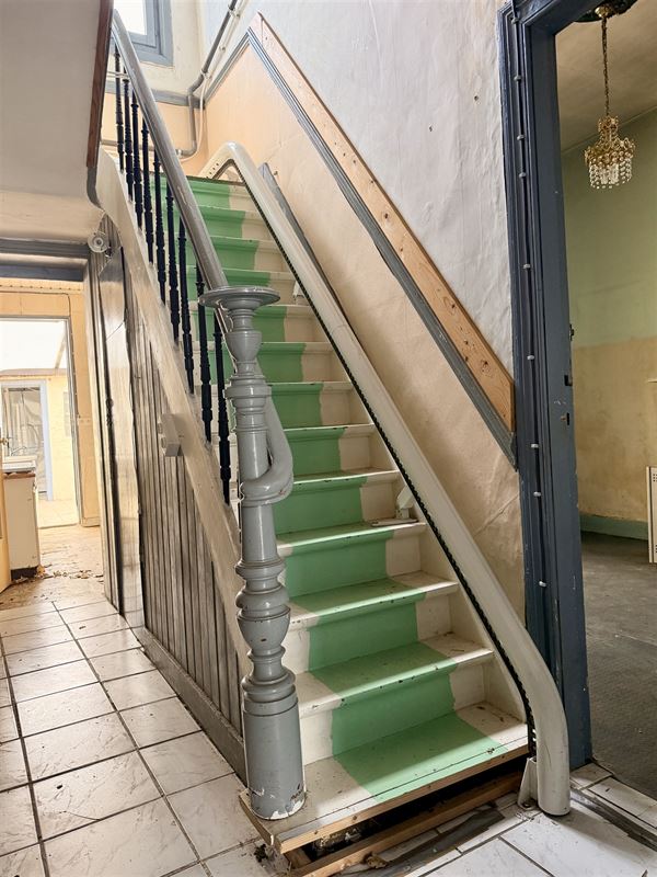 Te renoveren woning op ruim perceel van 440 m².